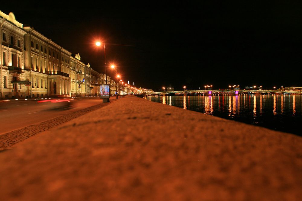 На набережной Невы