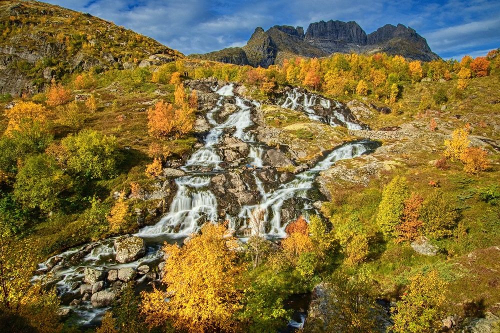 Осенний водопад.