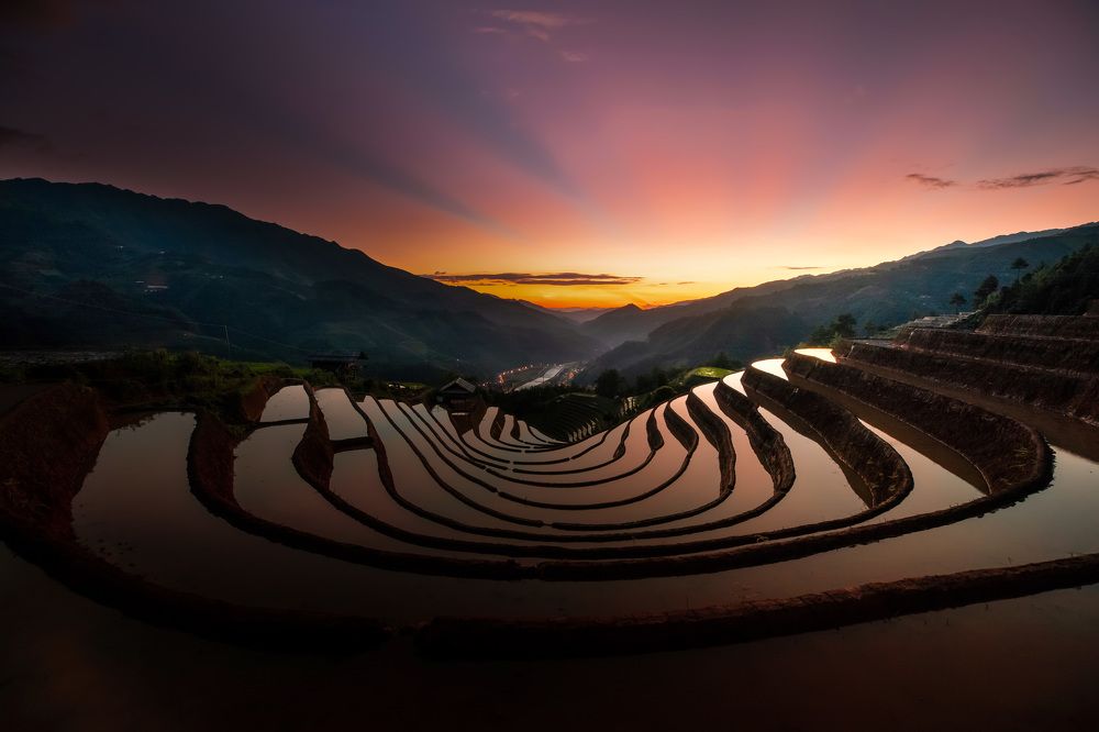 Brilliant sunset on the top of Mu Cang Chai horseshoe hill