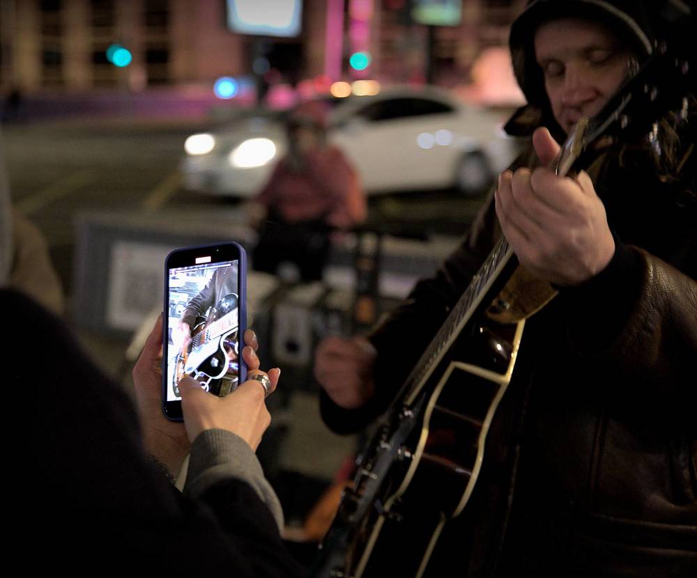 Концерт у метро