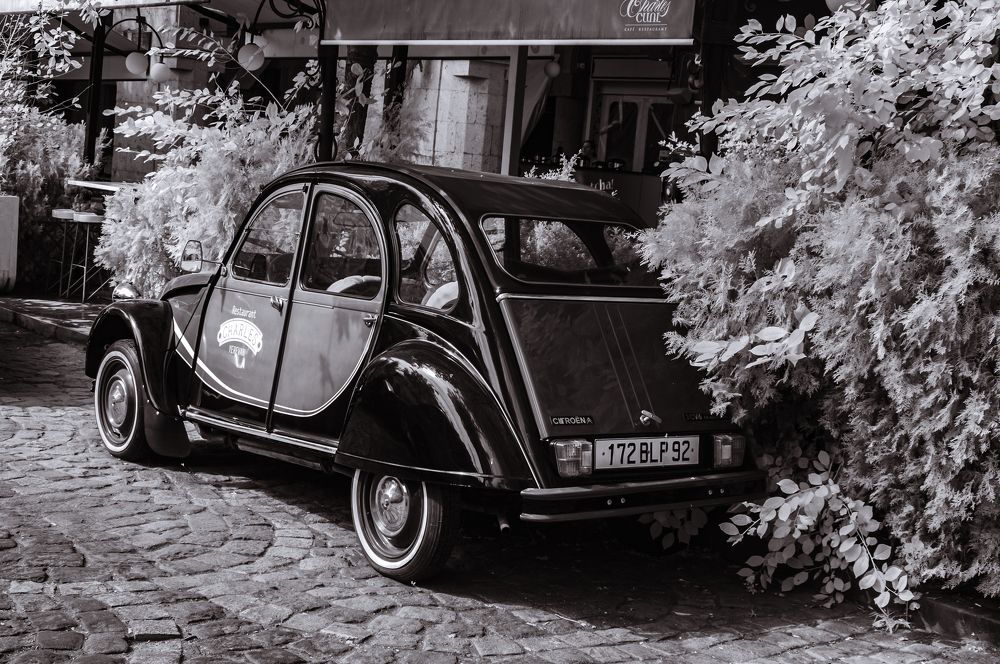 Перед входом в ресторан.