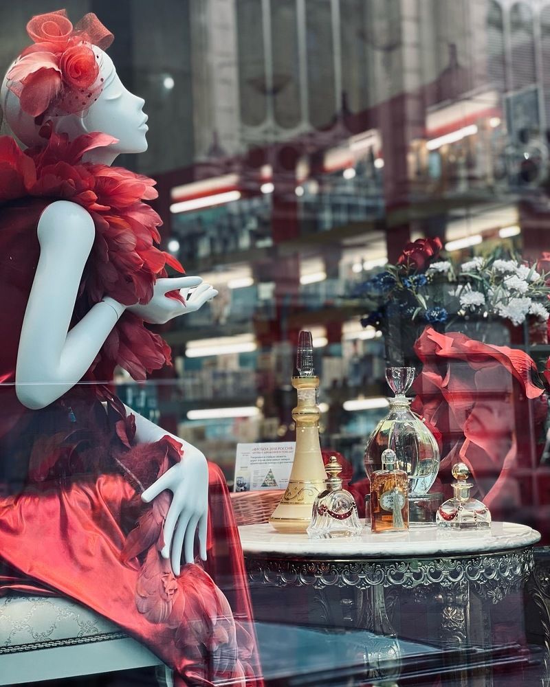 «Вдоль манекенов и брендов»