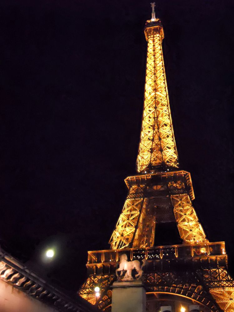 Ночной Париж.