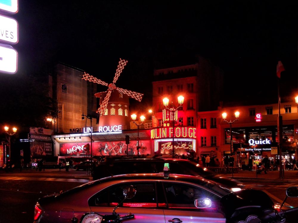 Ночной Париж.