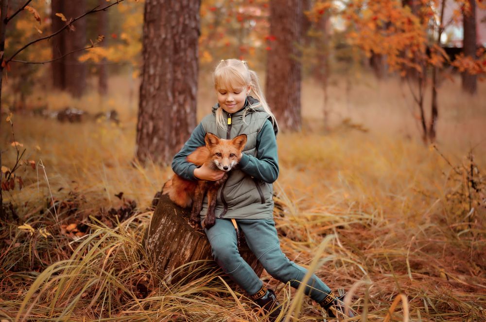 Девочка с лисичкой