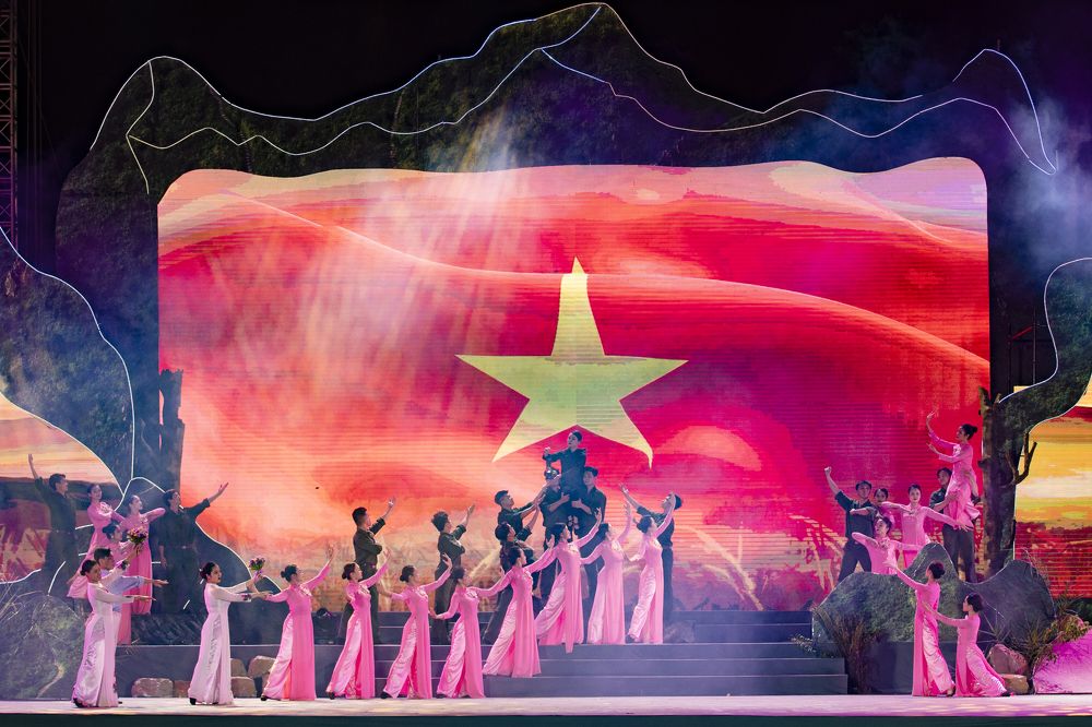 Photograph by Nguyễn Hữu Trung