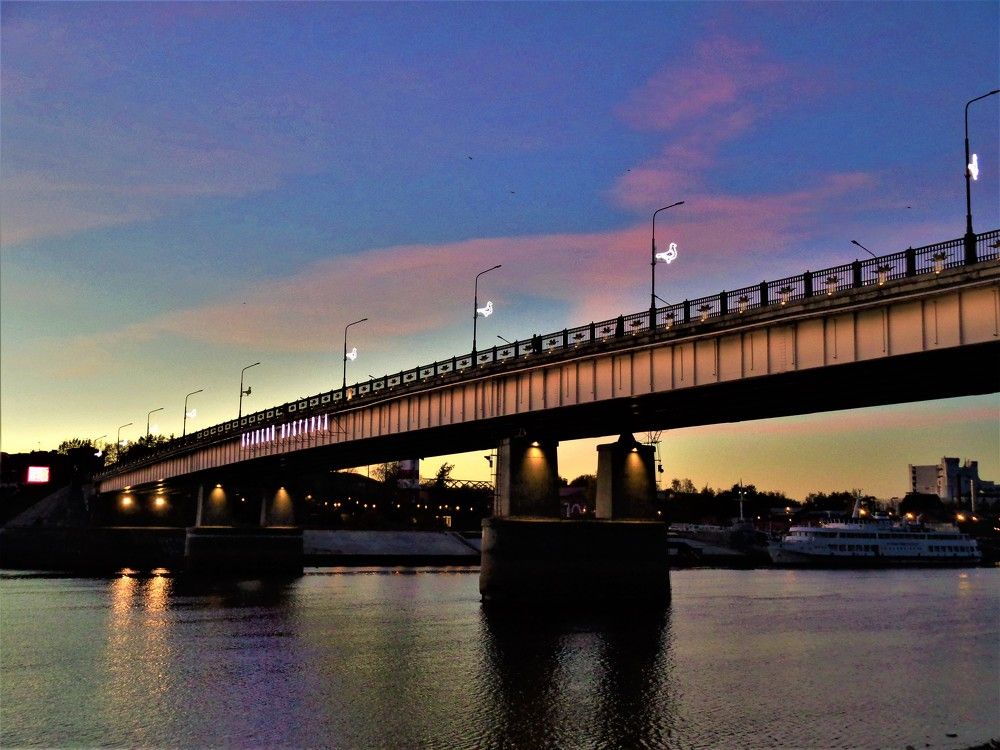 Вечернее фото мост через реку Волхов