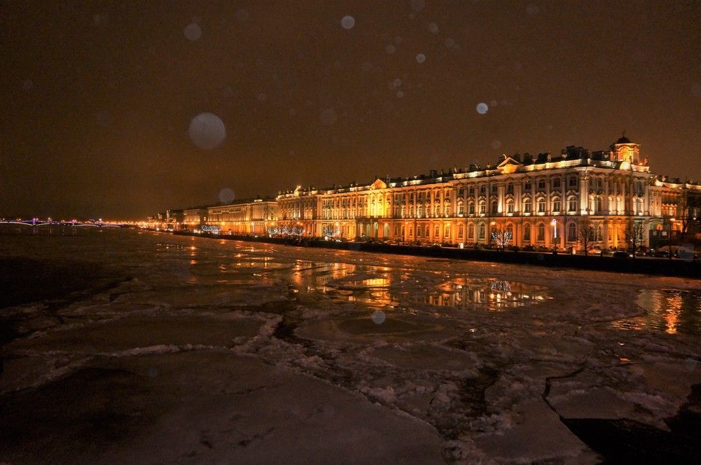 Новогодний лёд на Неве.