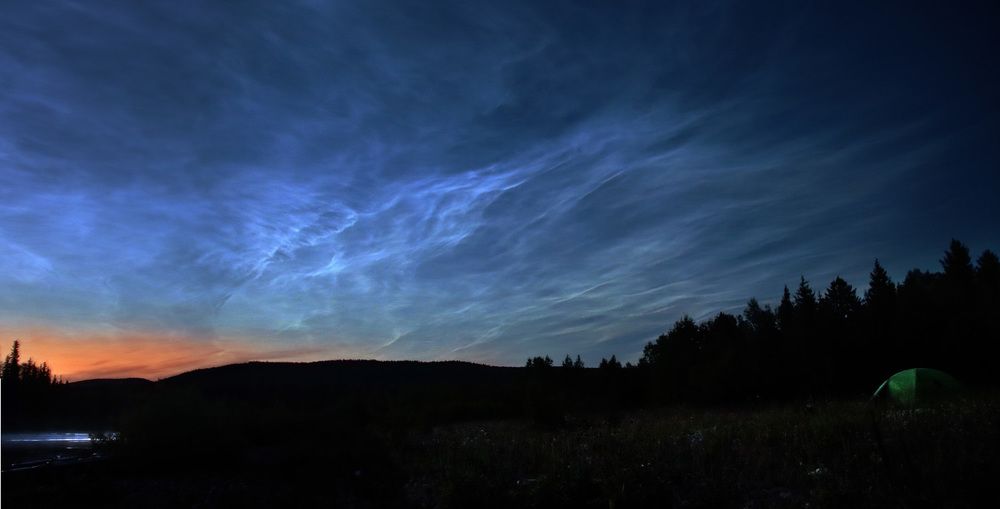 Серебристые облака на исходе белых ночей