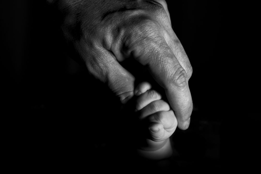 Держись за меня. Я поведу тебя за собой