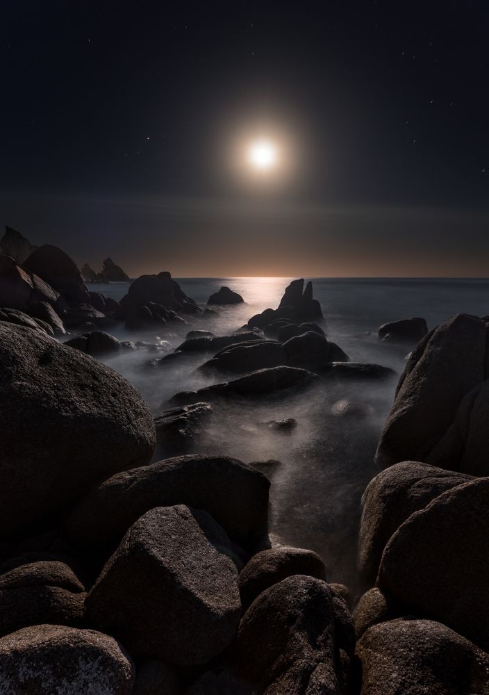 Луна над морем