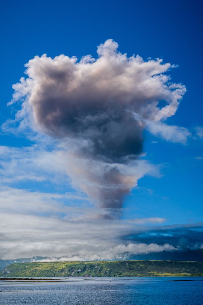 Извержение вулкана Эбеко