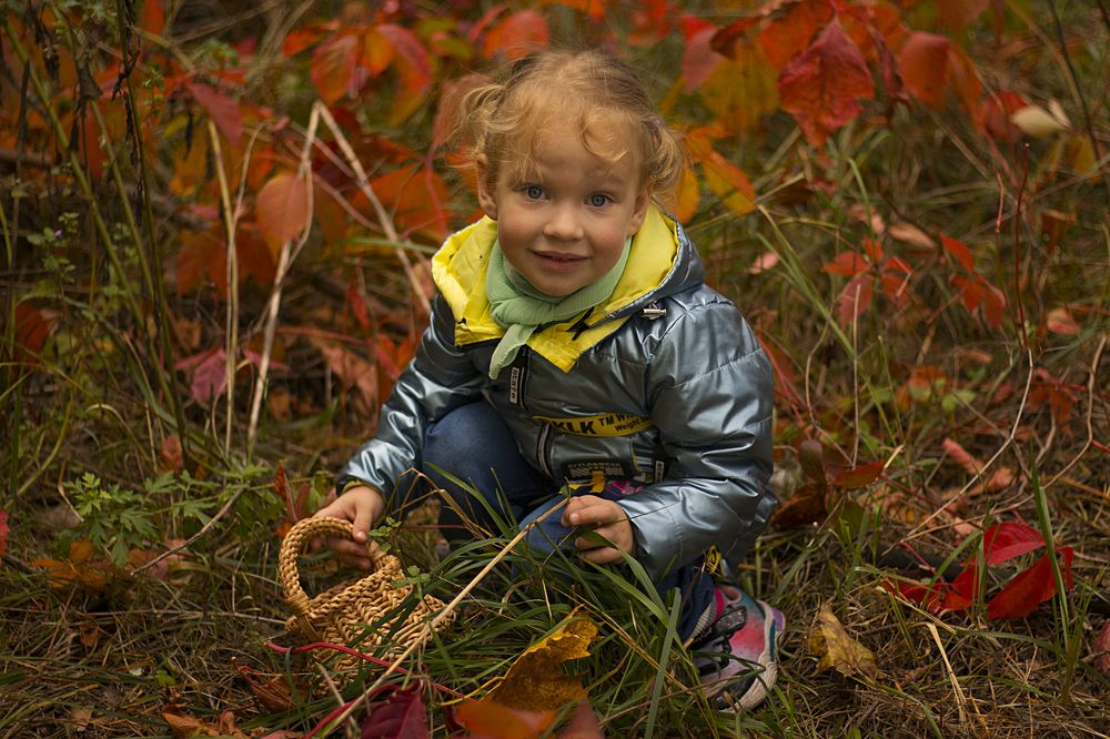 Девочка и осень!
