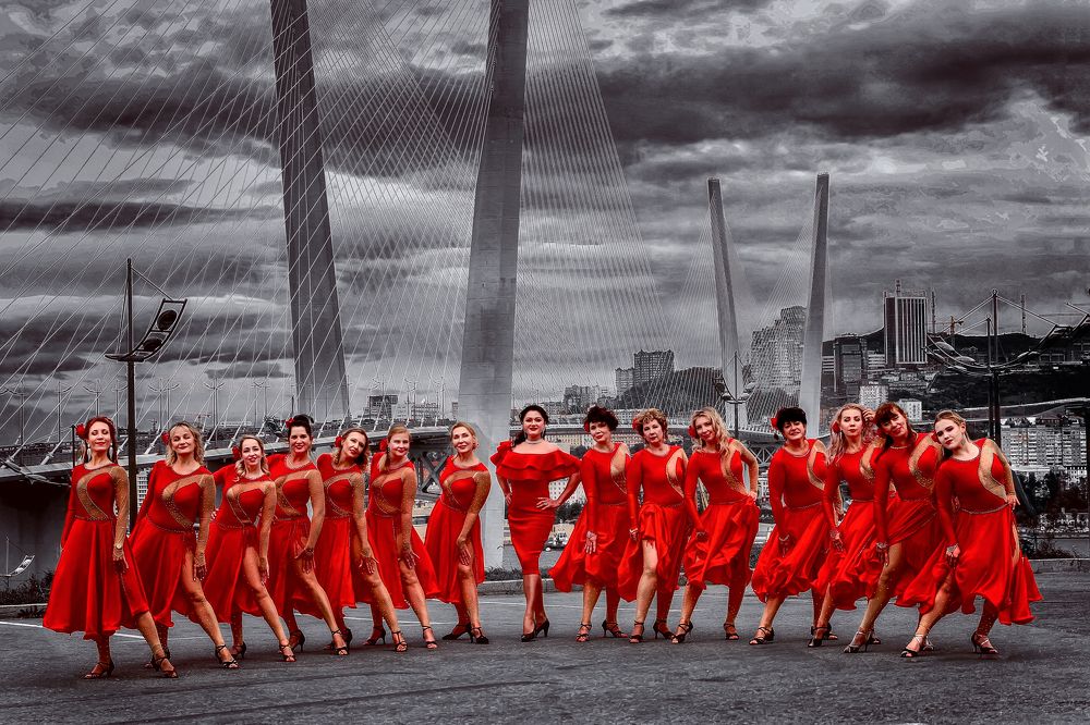 Дамы в красном