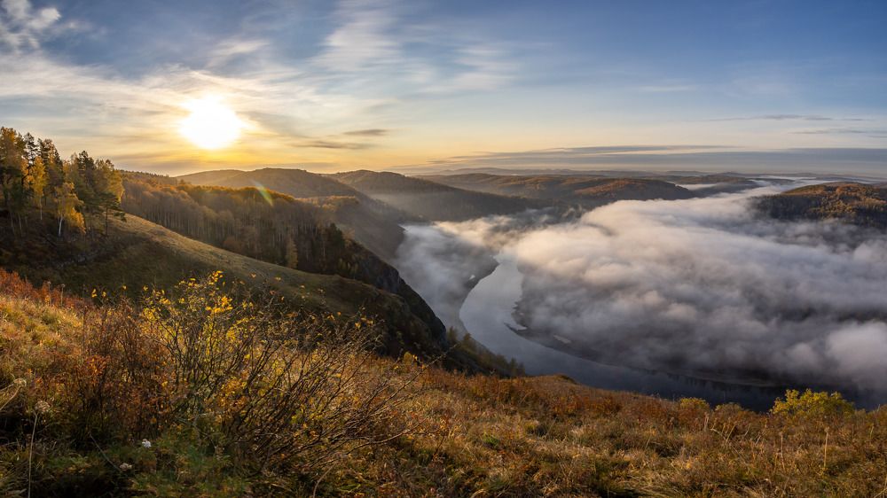 Рассвет на Катунских утёсах.