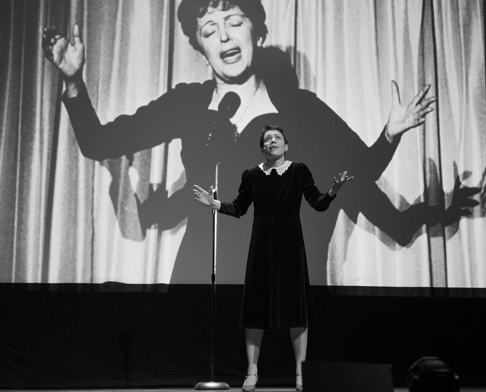 Ее песни о любви.