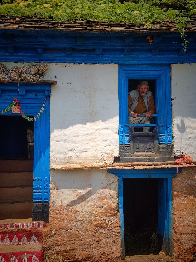 Old man and old house