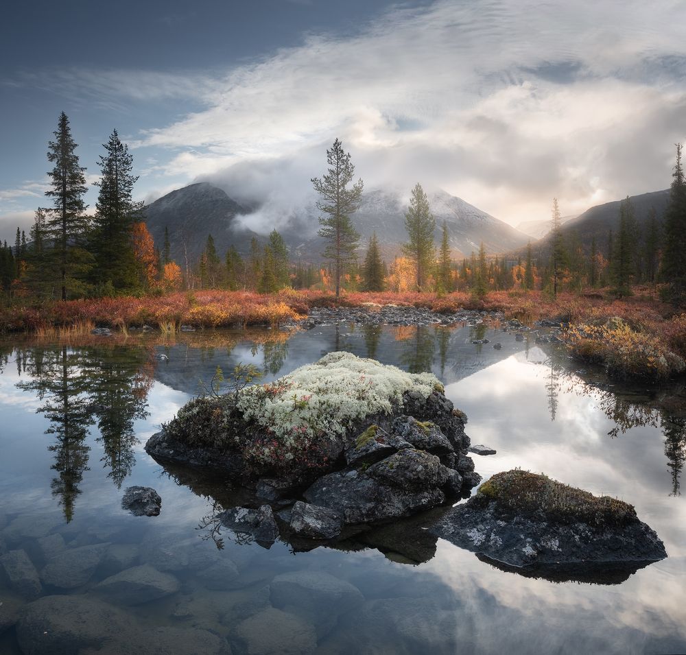Снова сменяется осень долгой полярной зимой....