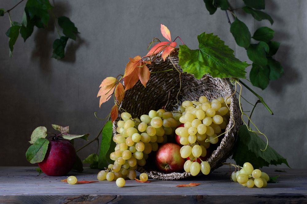 Натюрморт с виноградом/Still life with grapes