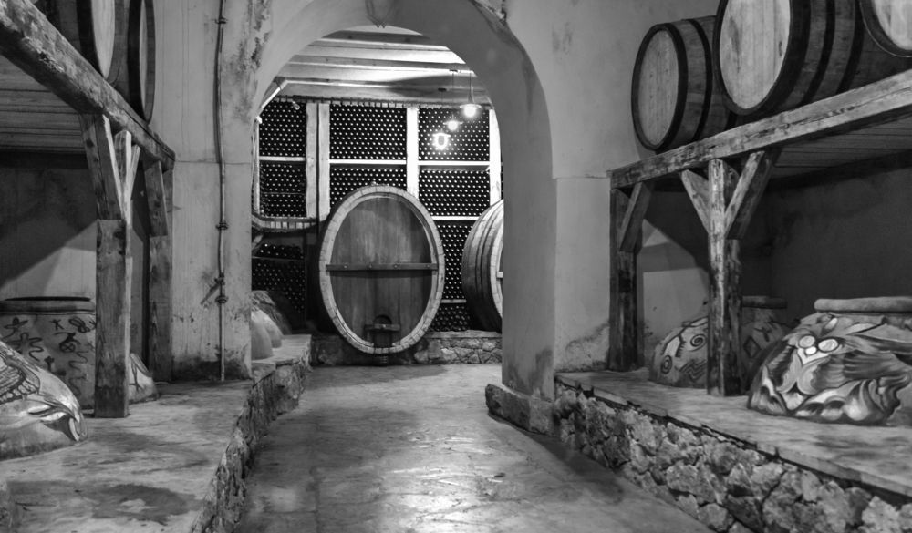 Винный погребок.