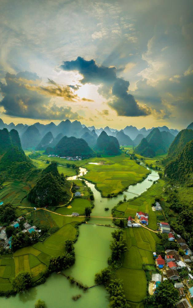 Photograph by Lê Huy Anh