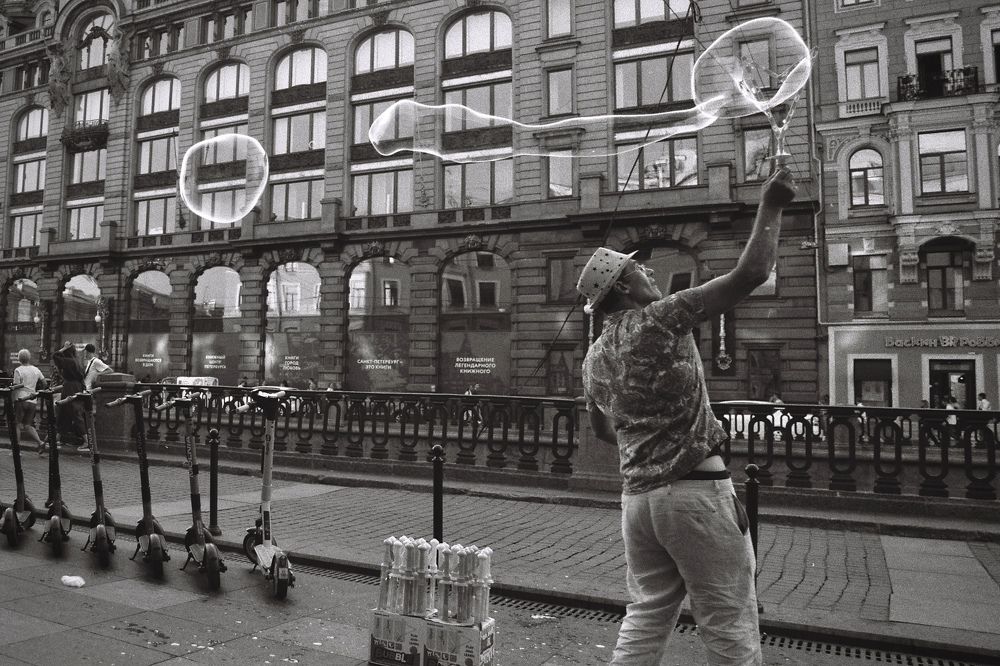 Bubble Blower at Griboedova Canal Emb.