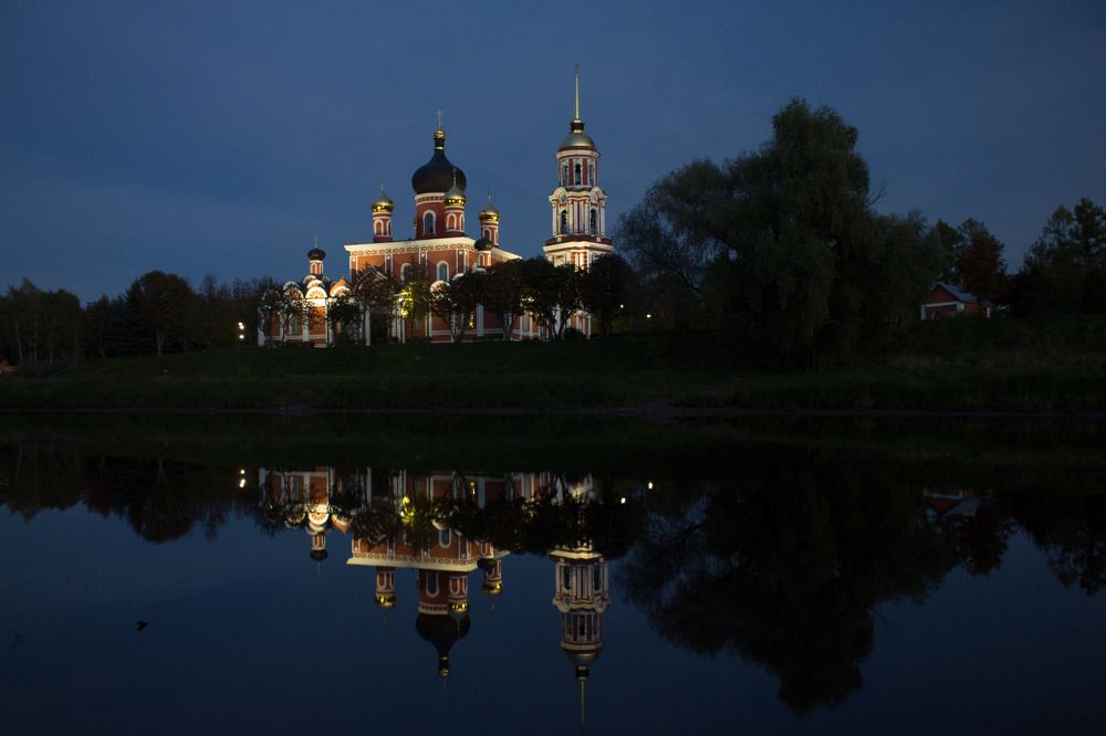 Собор и отражение