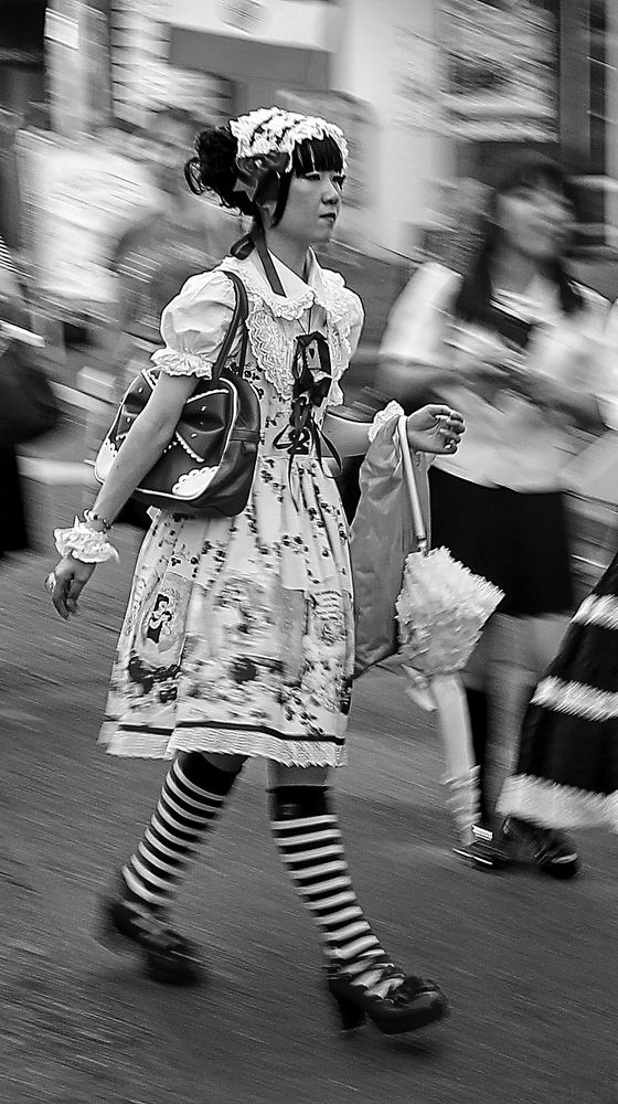 Летящей походкой...