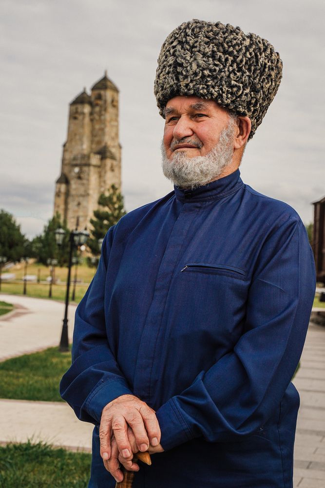 Дедушка Исропил