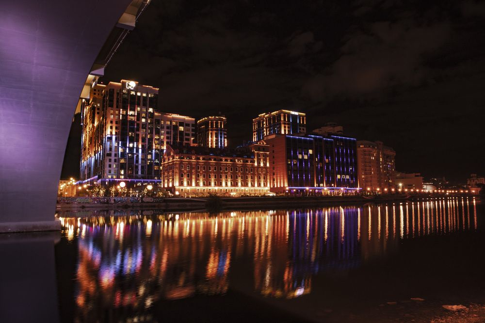 Неоновый вечер Екатеринбурга