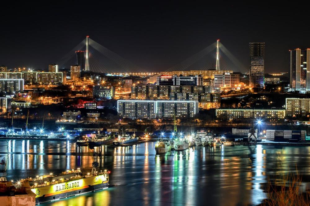 Ночной Владивосток .