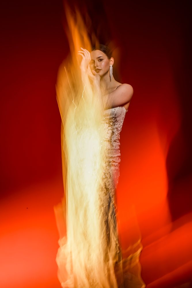 Девушка -свеча.