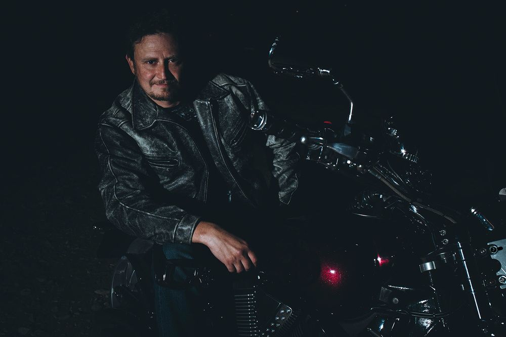 Байкер в ночи