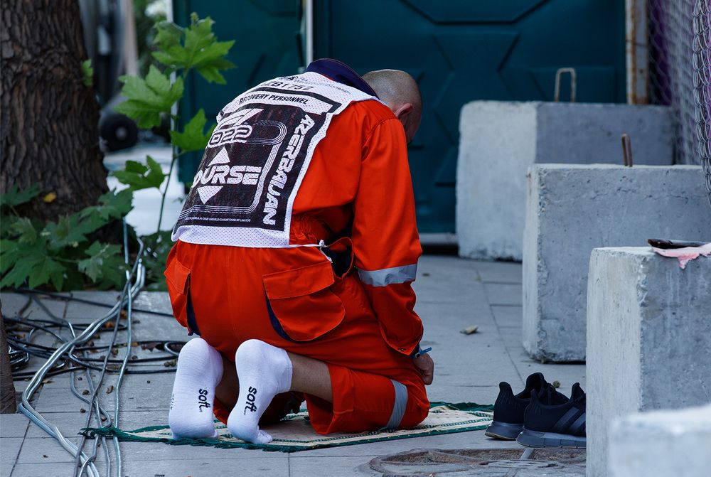 F1 Marshal doing namaz in street