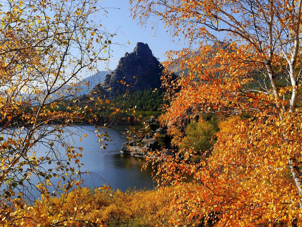 Окжетпес в осенних рамках