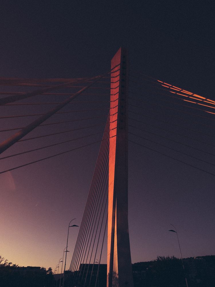 Sun bathing on Milenium Bridge