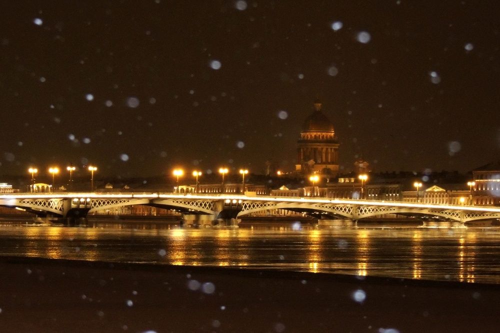 Ночной снегопад в Петербурге