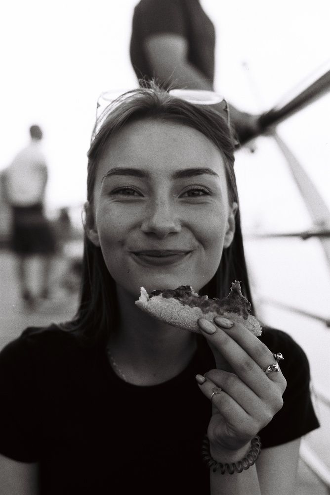 Девушка на причале