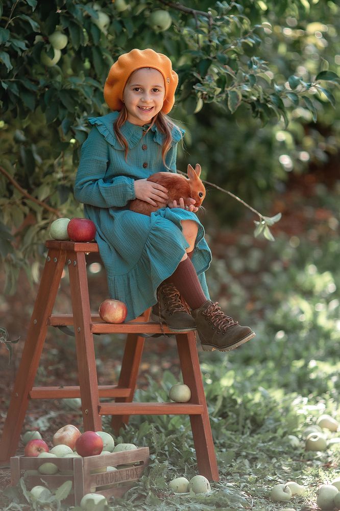 в яблоневом саду