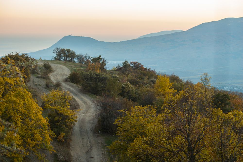 Дорога. Осень. Горы