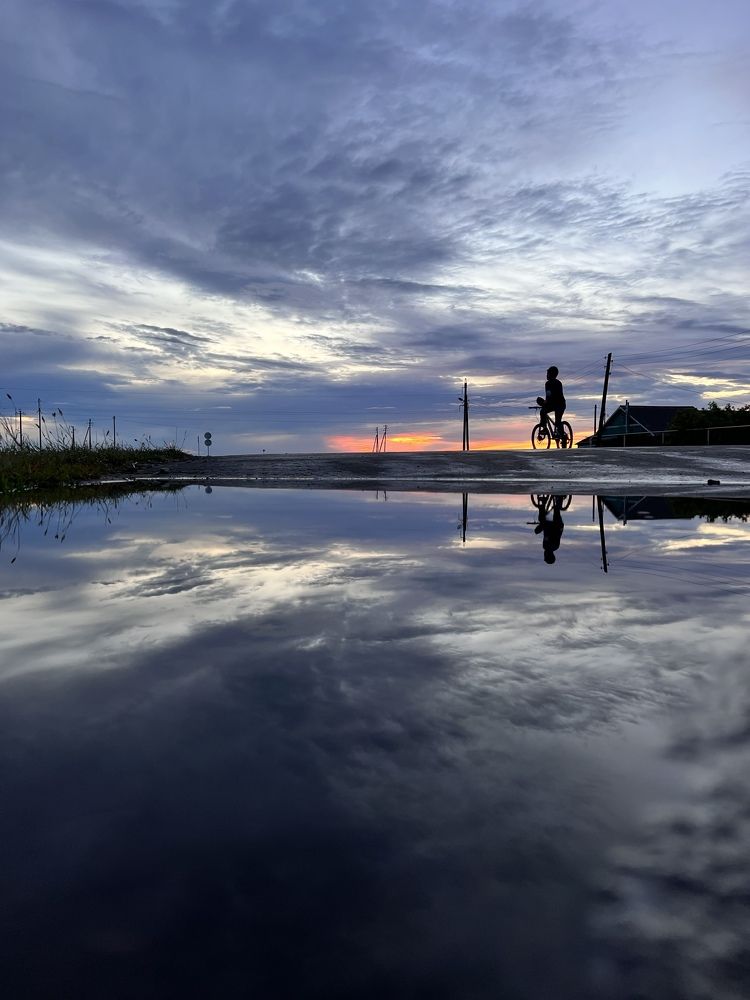 Мальчик на закате