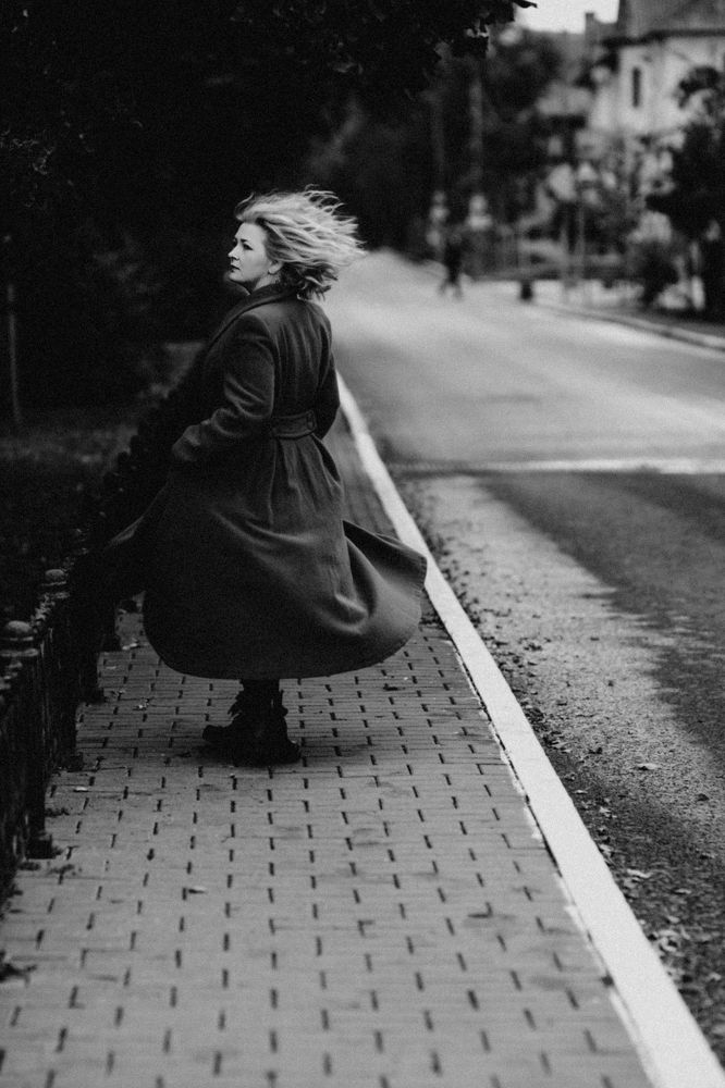 Девушка и ветер