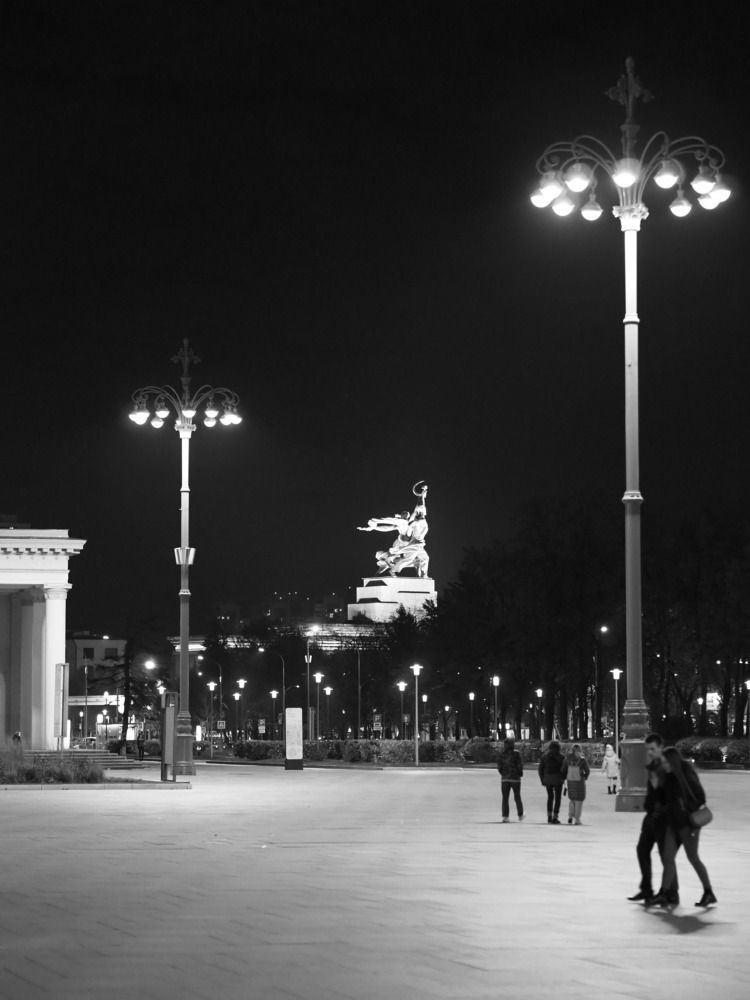 Ночь. Улица. Фонари. ВДНХ.