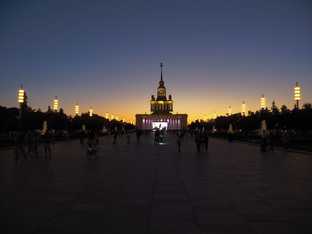 Летний вечер на ВДНХ