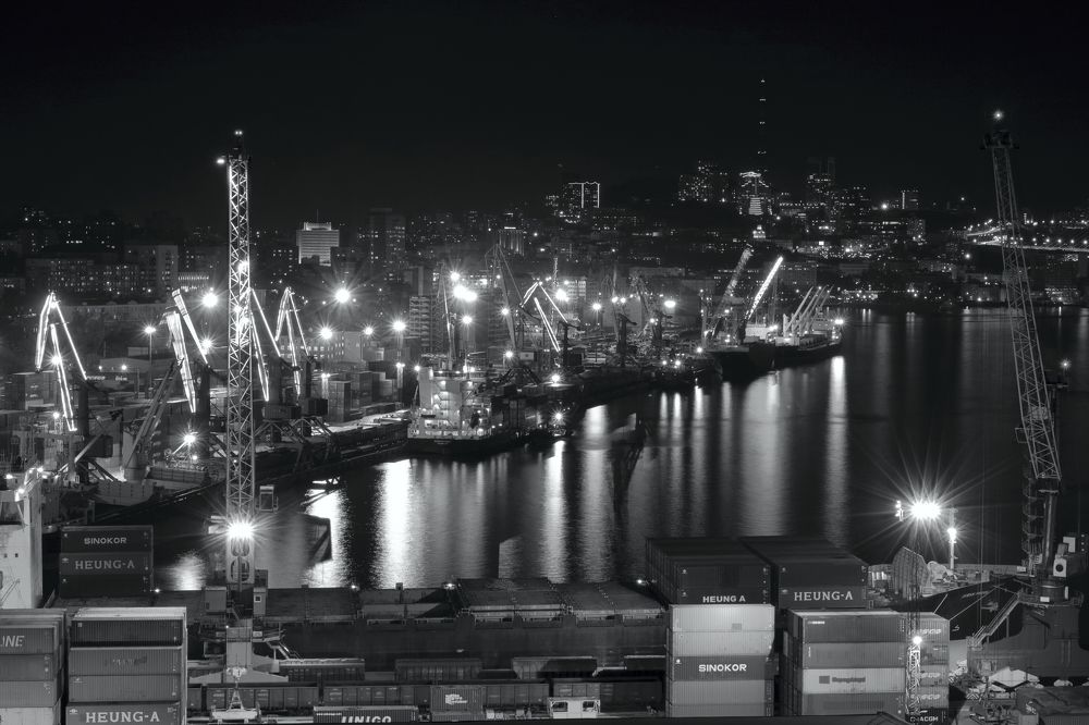 Торговый порт Владивосток