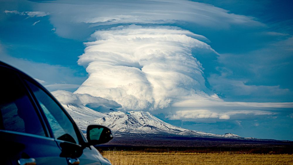 Облака над Авачинским вулканом