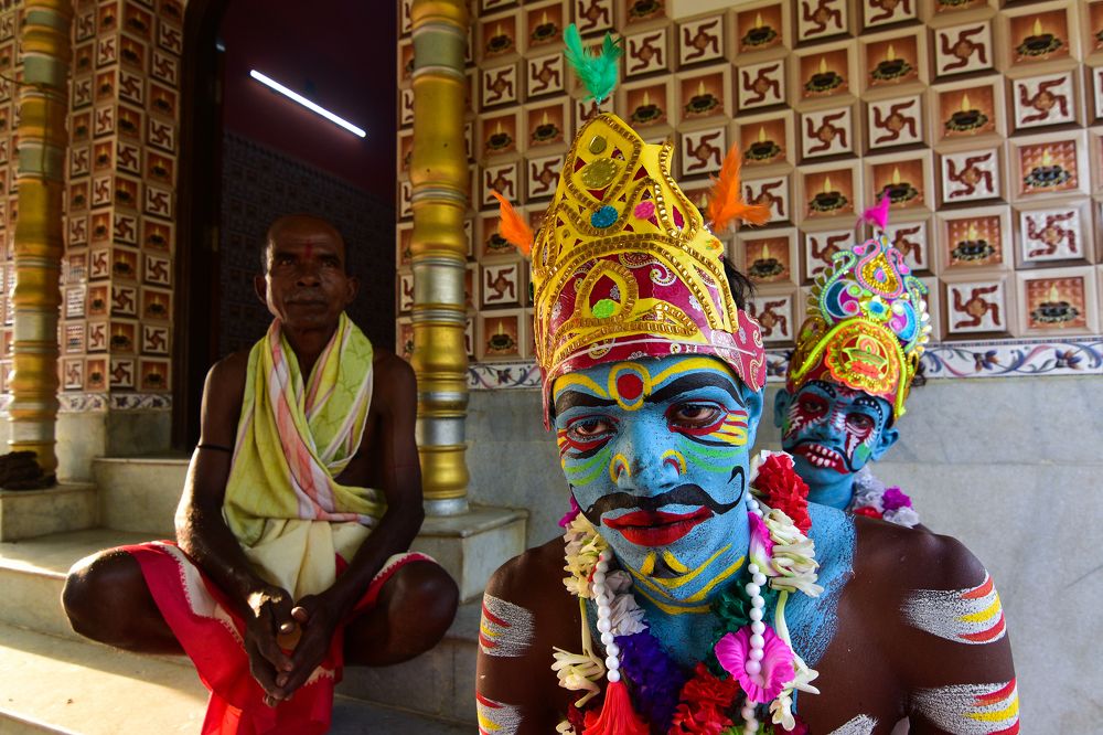 The Devotees Who Dress Up God