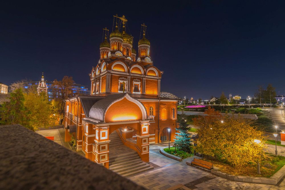 Ночной монастырь.