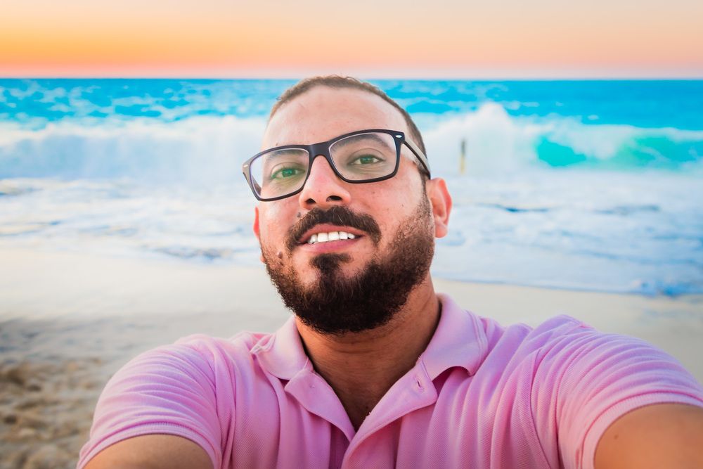 Camera selfie by the sea
