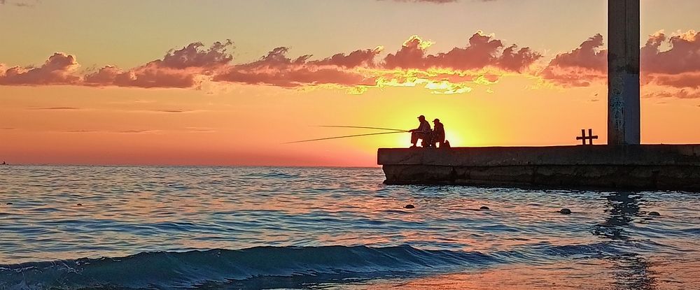 рыбаки у моря